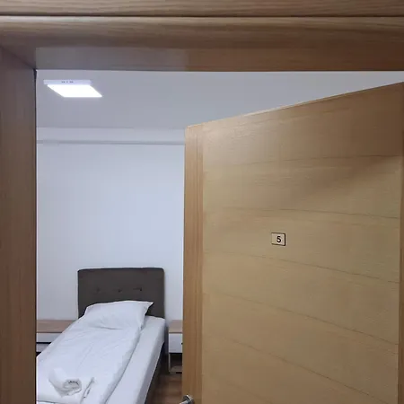 Sara 公寓 *